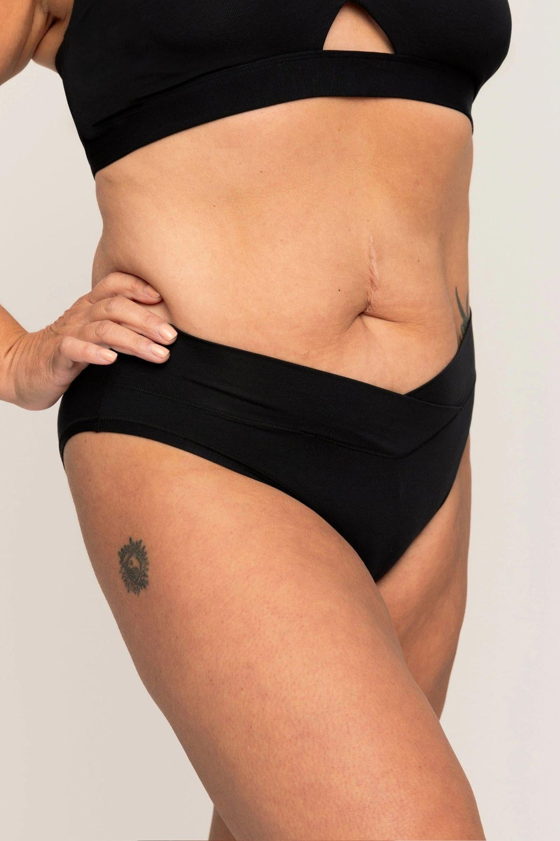Low-Rise Bikini | Onyx women&